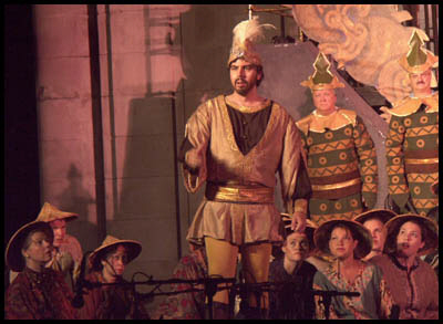 Turandot-07a.jpg (49984 bytes)