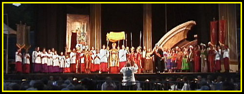 tosca-3.JPG (39364 bytes)